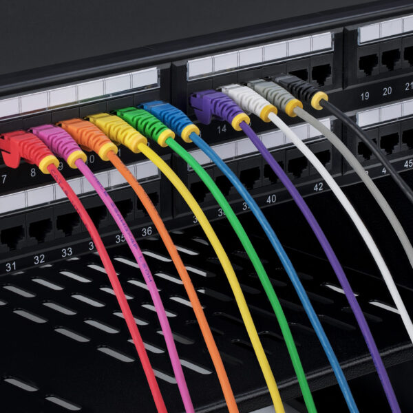 StarTech.com Cable de Red Ethernet CAT6 Delgado sin Enganches Negro de 15m - Cable RJ45 Snagless Slim 28AWG - Alambre de Cobre Puro - PoE 100W - con Alivios de Tensión - LSZH - Probado con Fluke