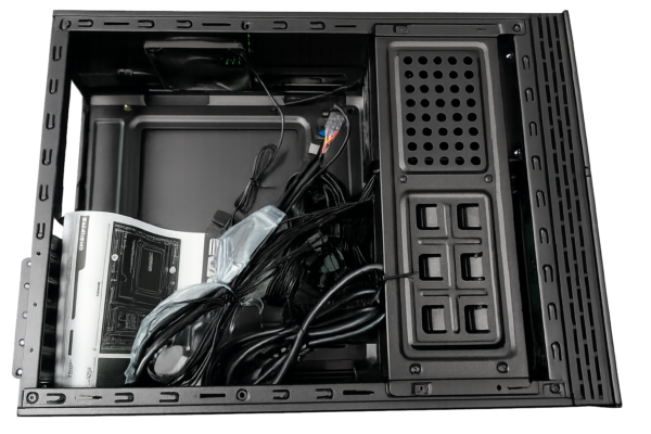 Esgaming Gabinete Slim 103E Fuente 750W Integrada