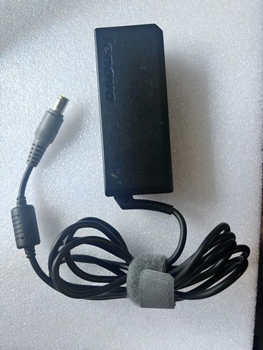 Cargador Notebook 20V - 3,25A Conector. Rectangular. USB Lenovo